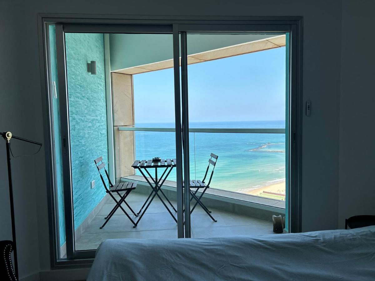 Beachfront Apartment Bat Yam Exterior photo